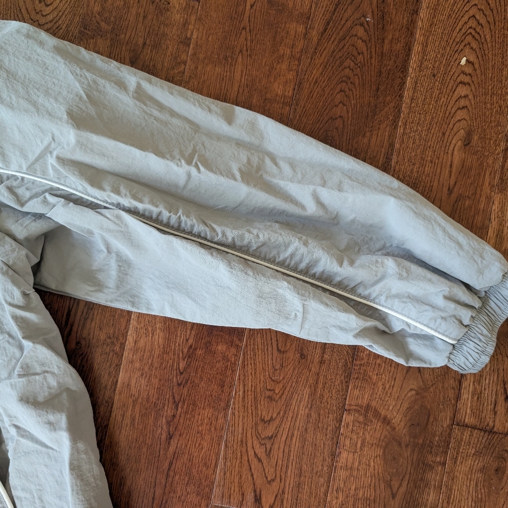 EUC Ladies Divided By H&M Nylon Zip Up Jacket Light Gray & White Size Small - Picture 5 of 8